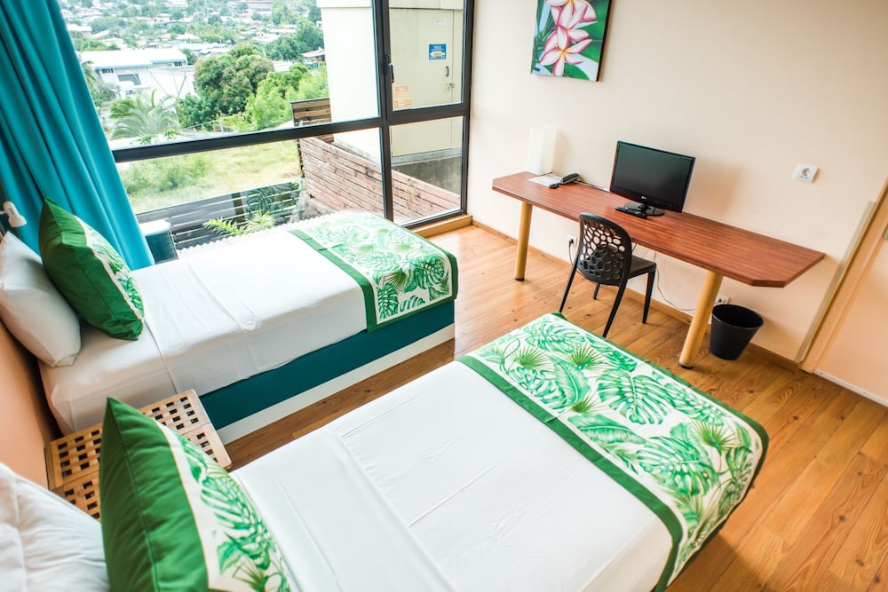 Tahiti Airport Motel 36/64