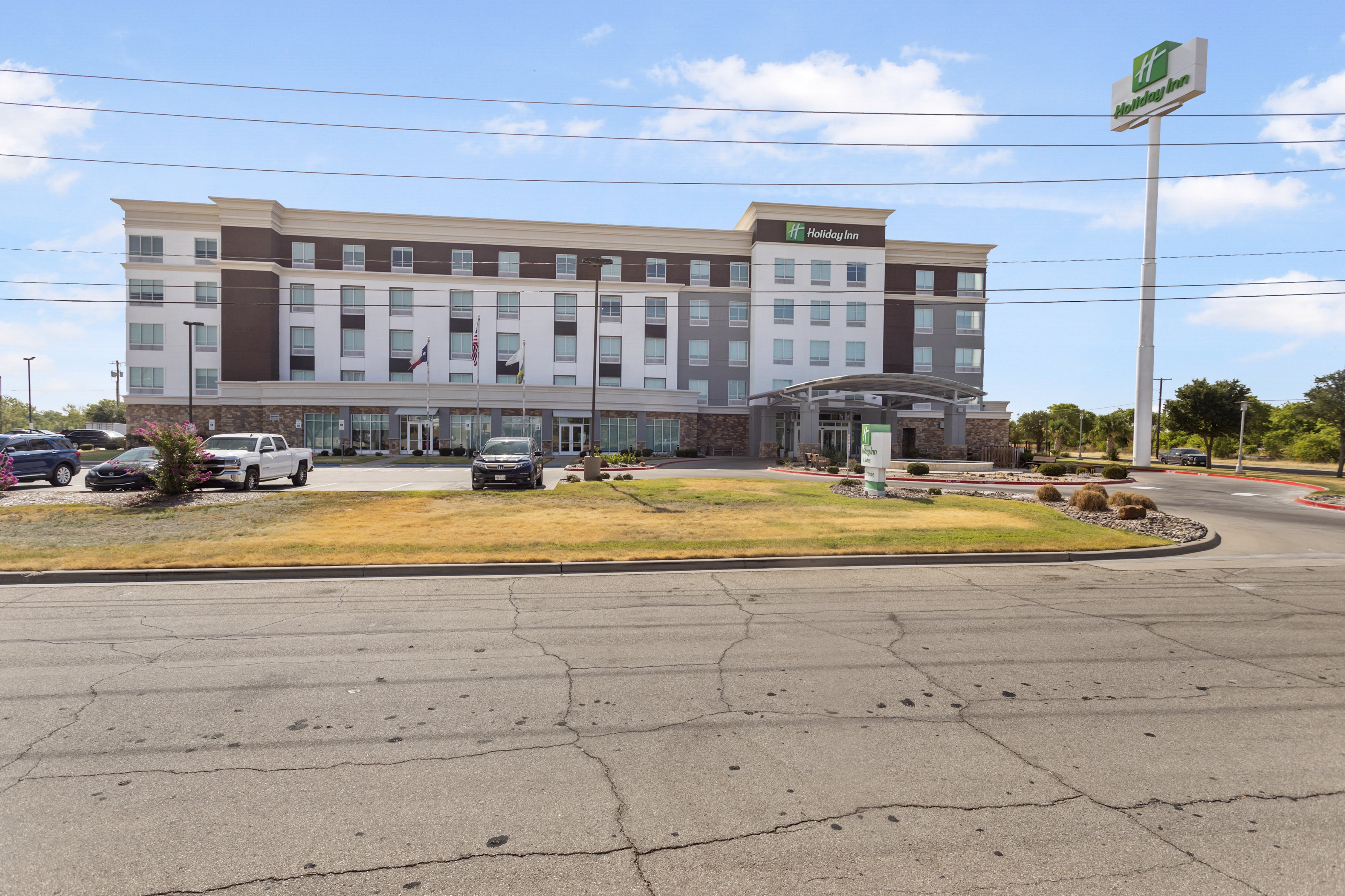 Holiday Inn Hotel And Suites Waco Northwest 55/59