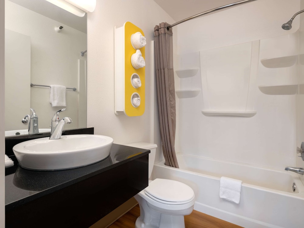 غرفة قياسية بسرير كوين، Motel6 Santa Maria, CA - North 8/10