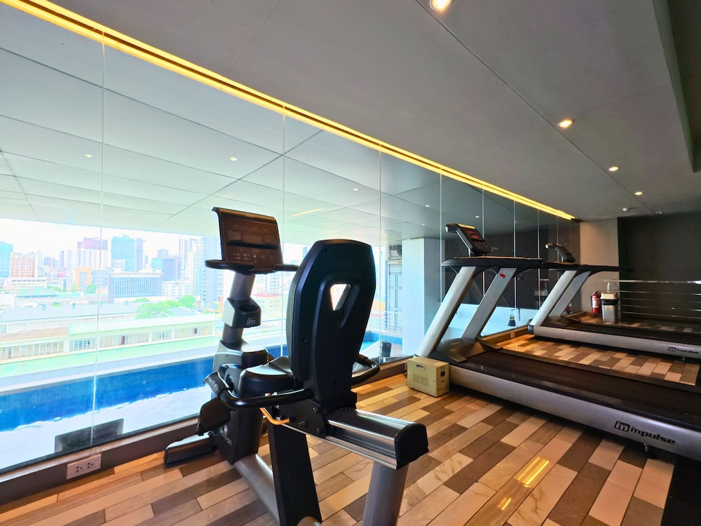 Pacific Skyloft Hotel 37/66