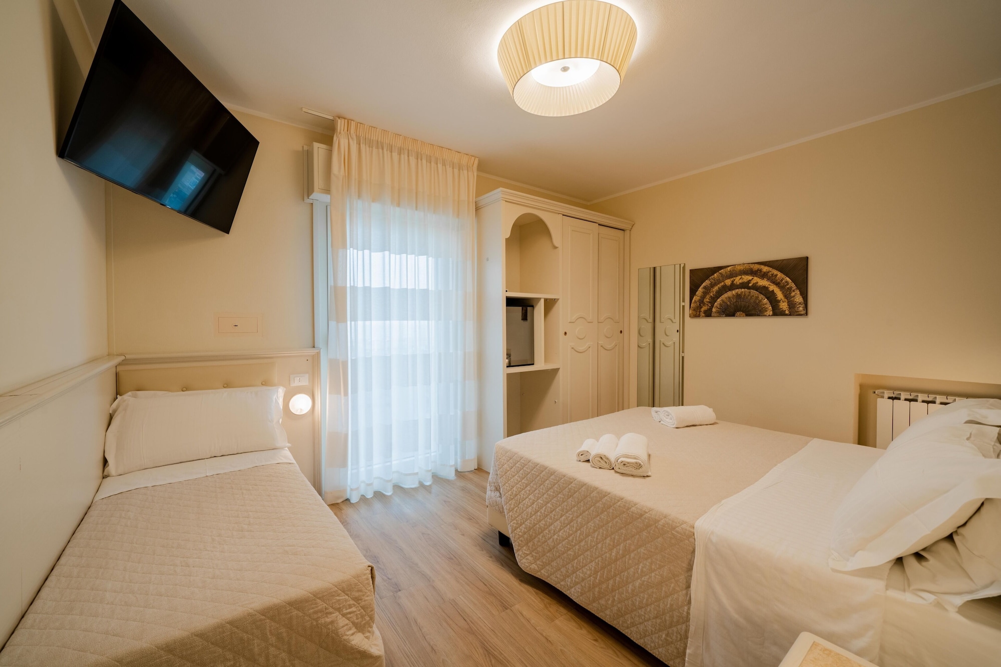 ROOM, TRIPLE, SEA VIEW