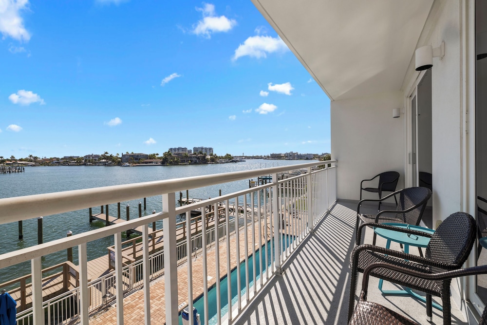 Provident Oceana Beachfront Suites 6/77