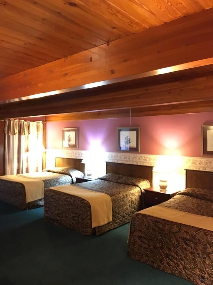 Love Hotels Western Holiday at Harlan Lake NE 12/51