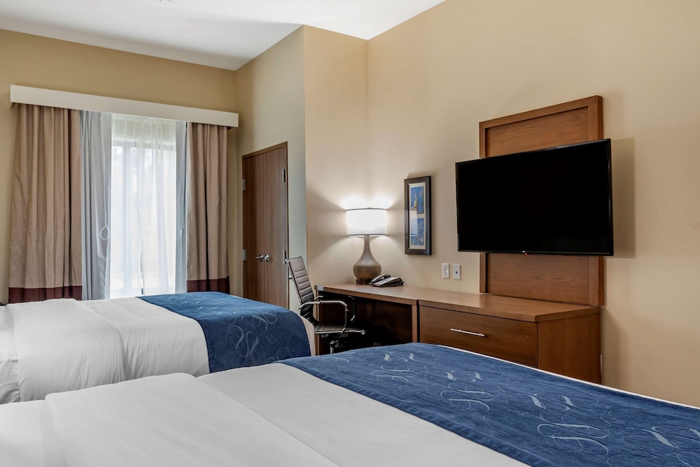Comfort Inn and Suites Downtown near University 12/29