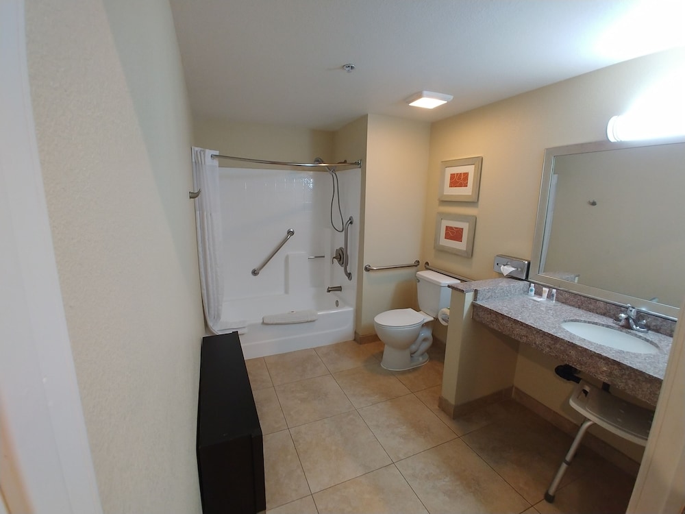 Comfort Inn & Suites Huntington Beach 33/43