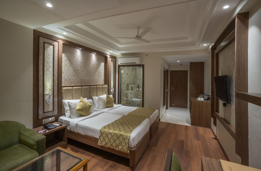 Hotel Shri Ram Excellency 8/23