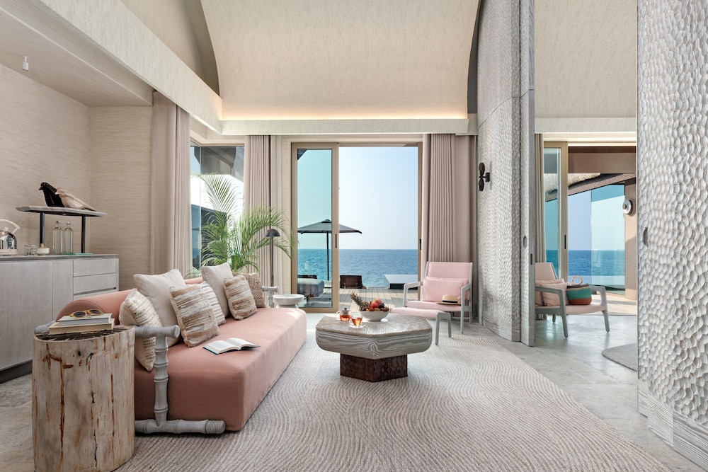 Grand, Pool, Ocean, Villa, King Bed
