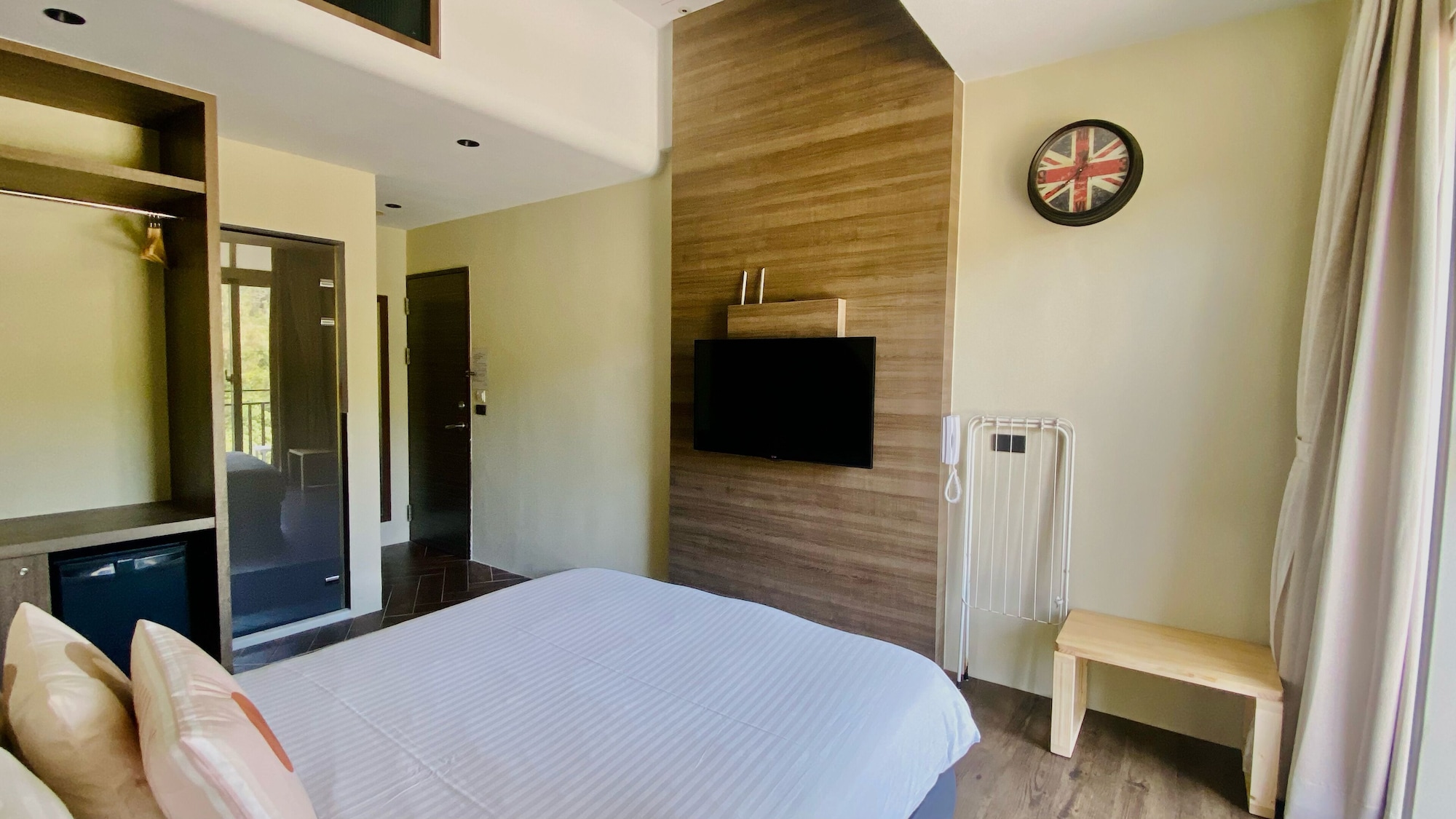 ROOM, DOUBLE BED, MOUNTAIN VIEW