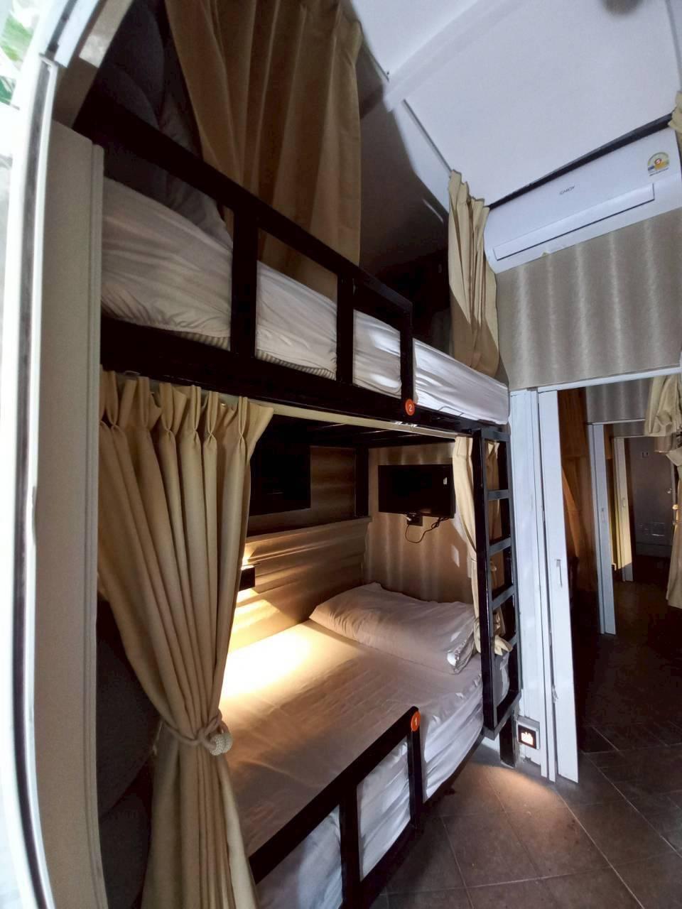 Female Dorm, Female Only, Shared