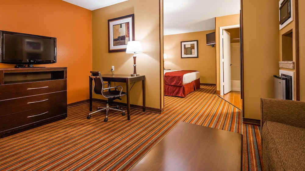 Surestay Hotel By Best Western Mt Pleasant 16/22