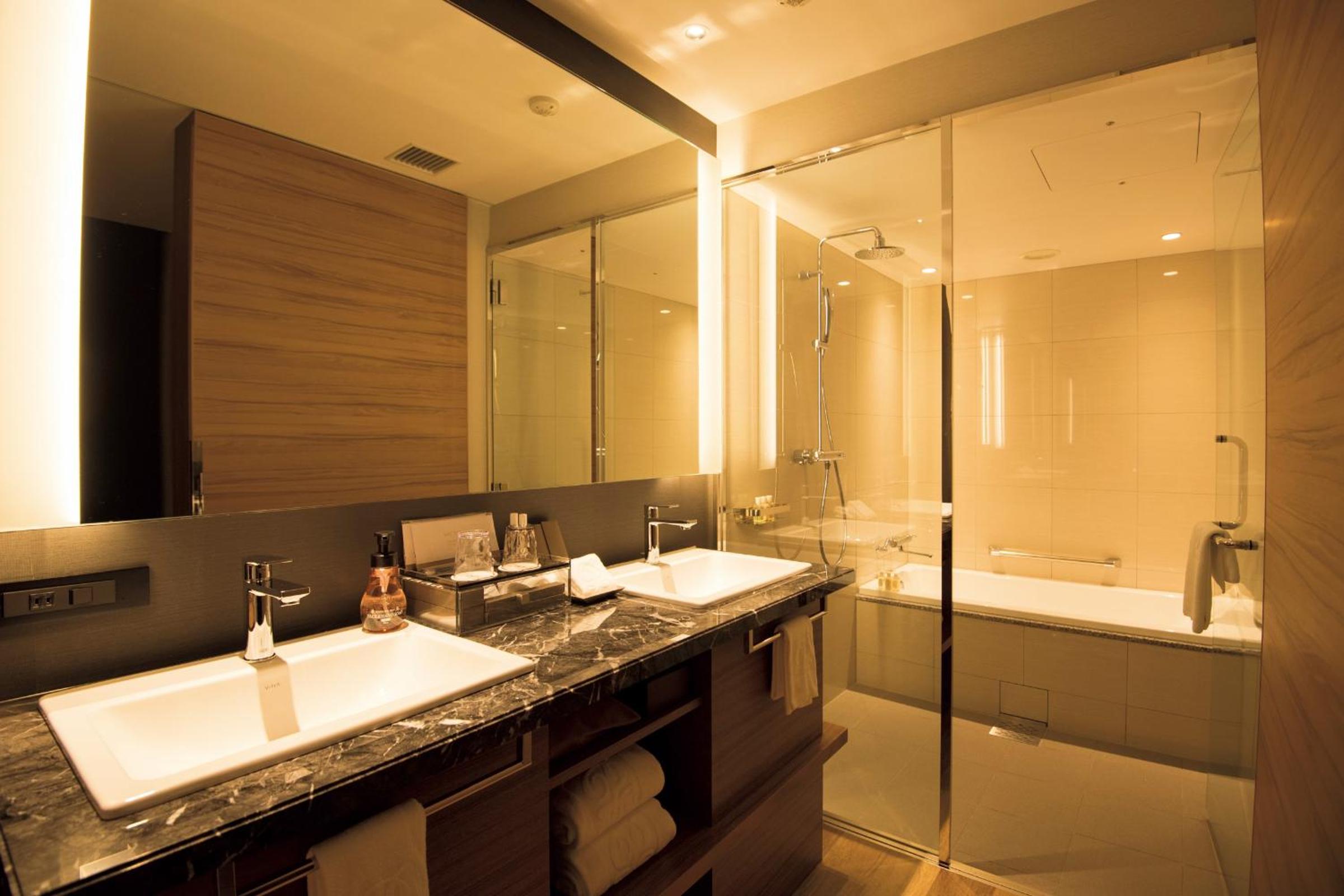 Premium, Twin Beds, Station View, Club Lounge Access, Corner