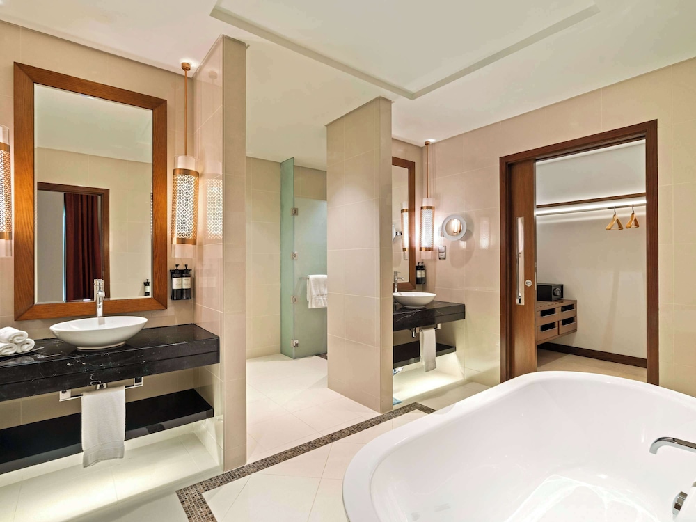 1 BEDROOM, DELUXE, SUITE
