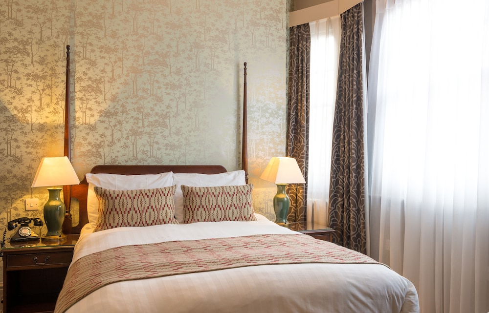 The Crown Manor House Hotel 10/42