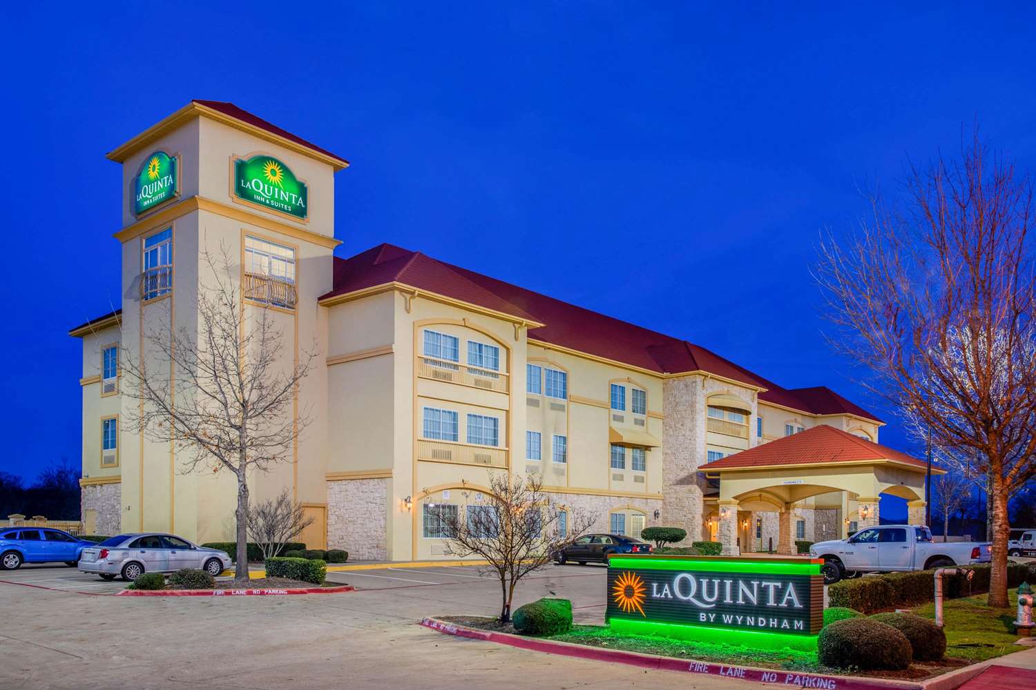 La Quinta Inn & Suites by Wyndham Ennis 46/50