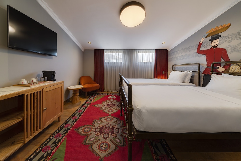 ROOM, TWIN BEDS