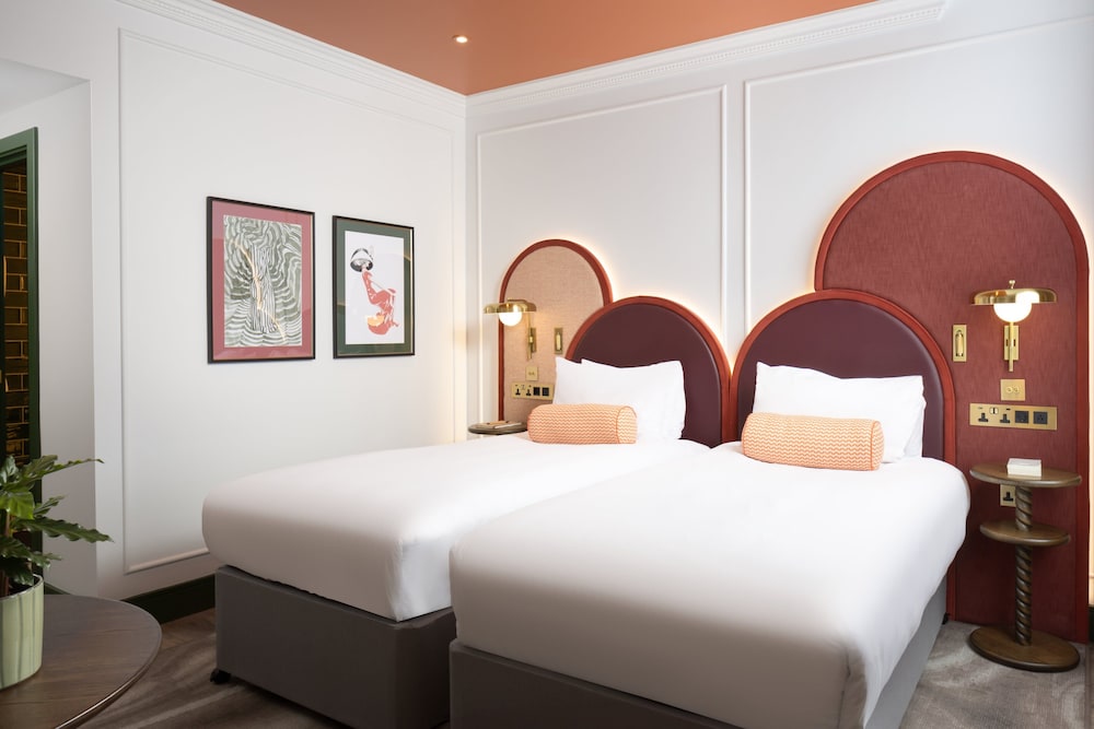 PREMIUM, TWIN BEDS, WELBECK STREET VIEW