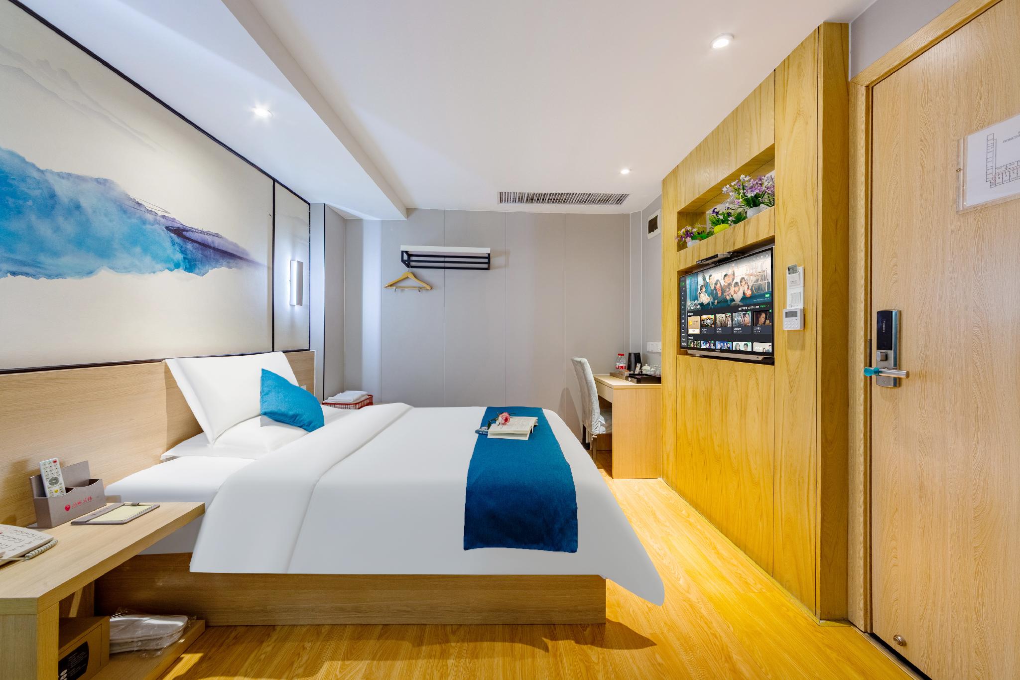 Comfortable, Queen Bed, No Window