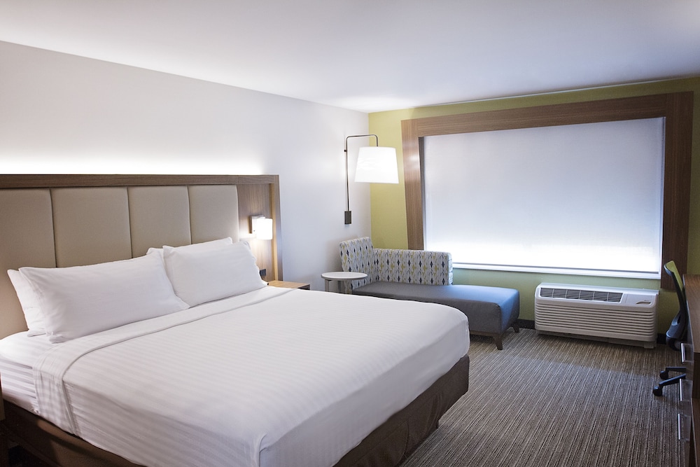 Holiday Inn Express Suites Greenwood Mall 11/67
