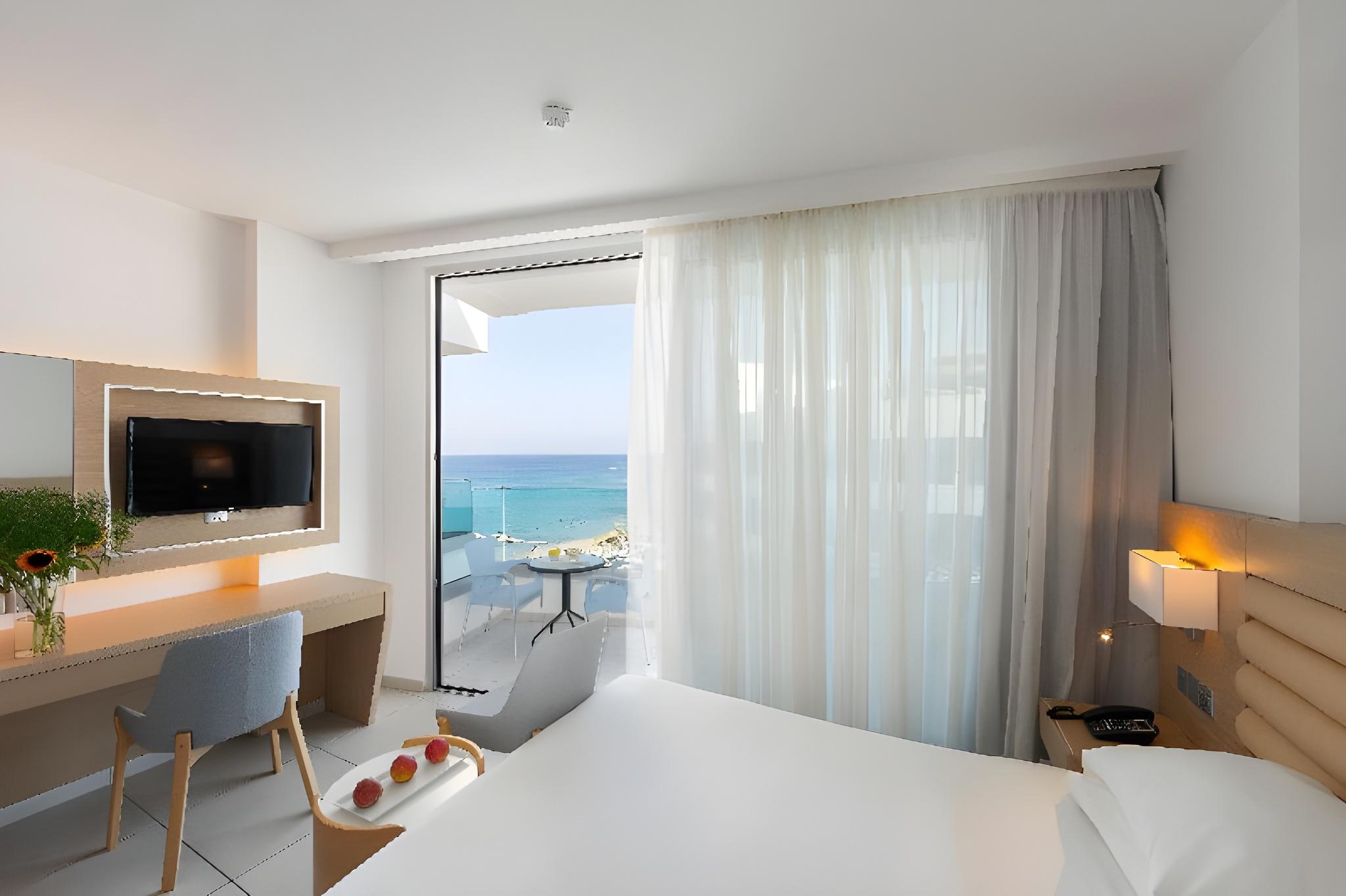 Standard, Single, Twin Beds, Lateral Side Sea View