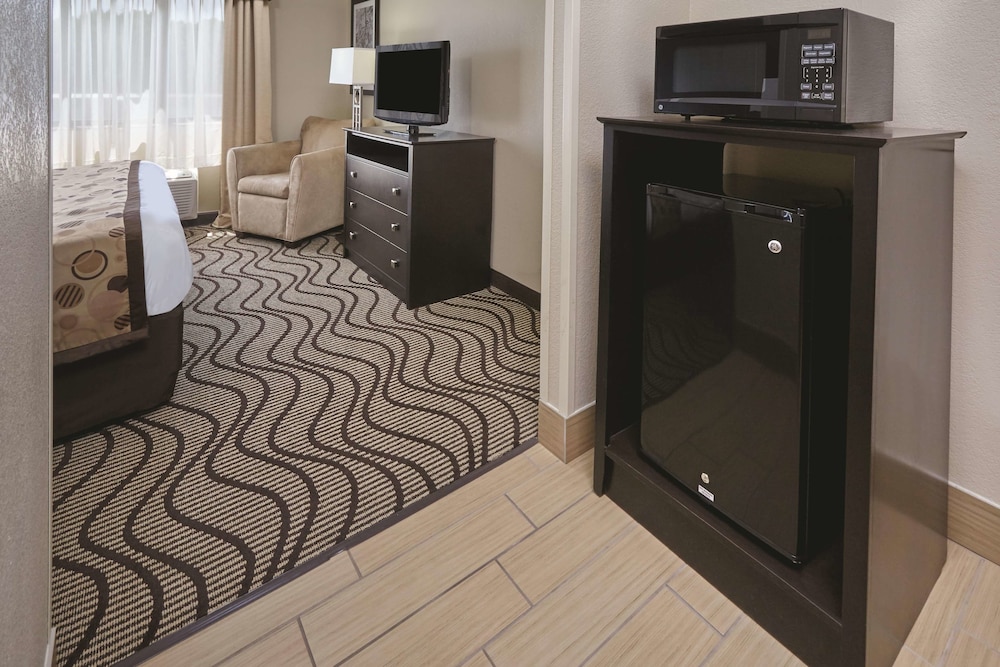 La Quinta Inn & Suites by Wyndham South Bend 40/57
