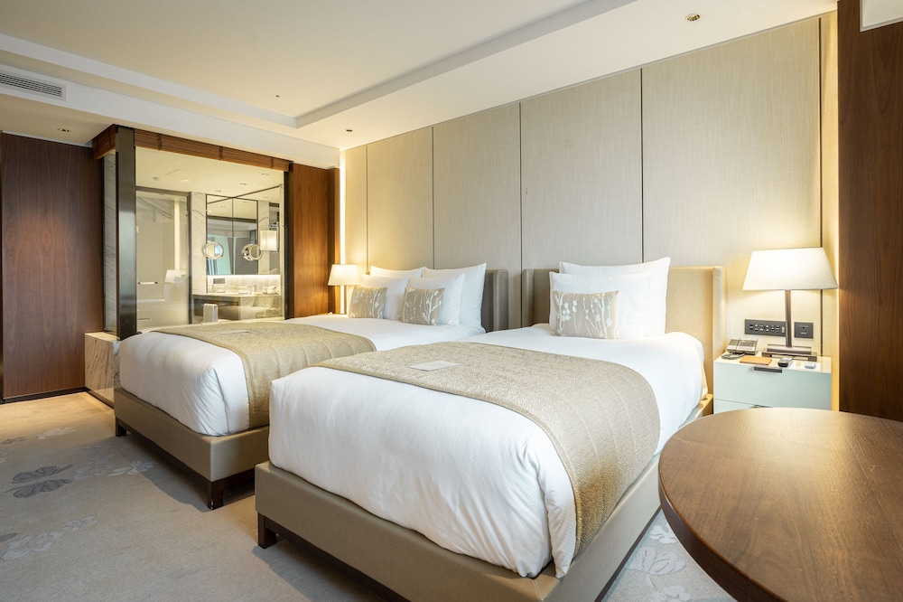 GRAND, DELUXE, FAMILY, TWIN BEDS