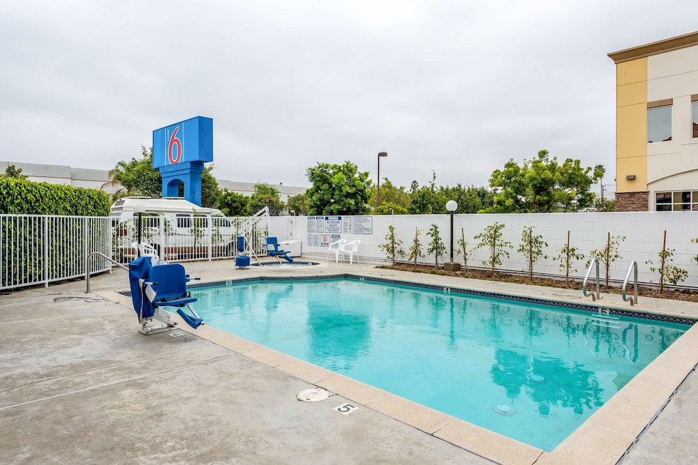 Motel6 Gardena, CA - South 14/25