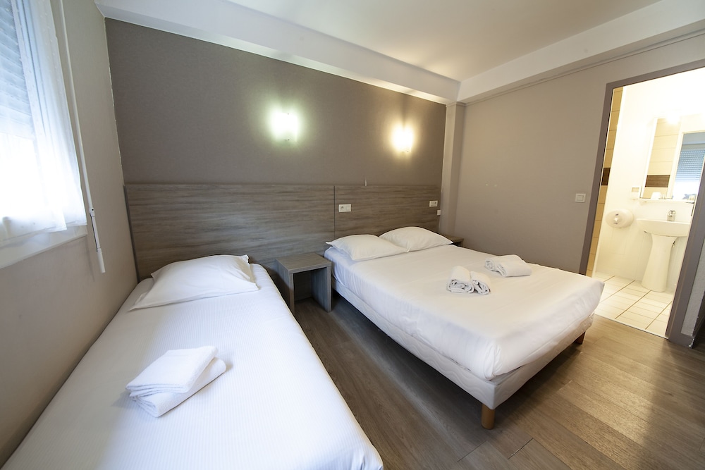ROOM, TRIPLE