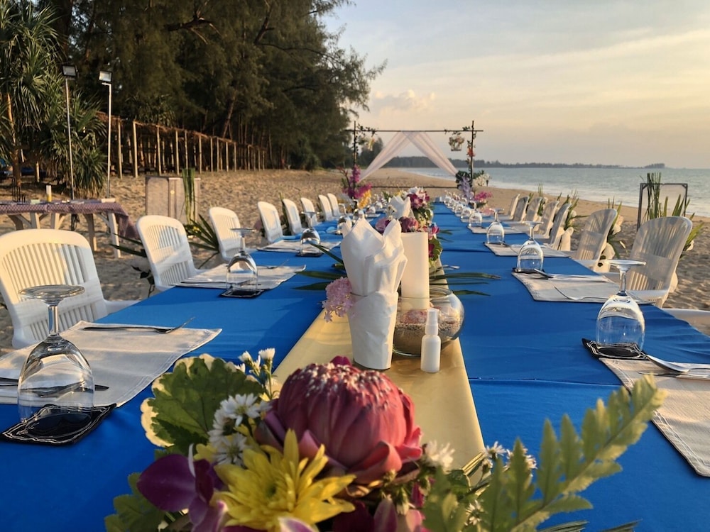 ThaiLife Wellness & Meditation Resort 64/80