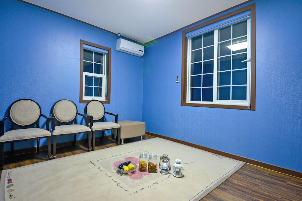 Pension Cafe Yoon & Park 63/74
