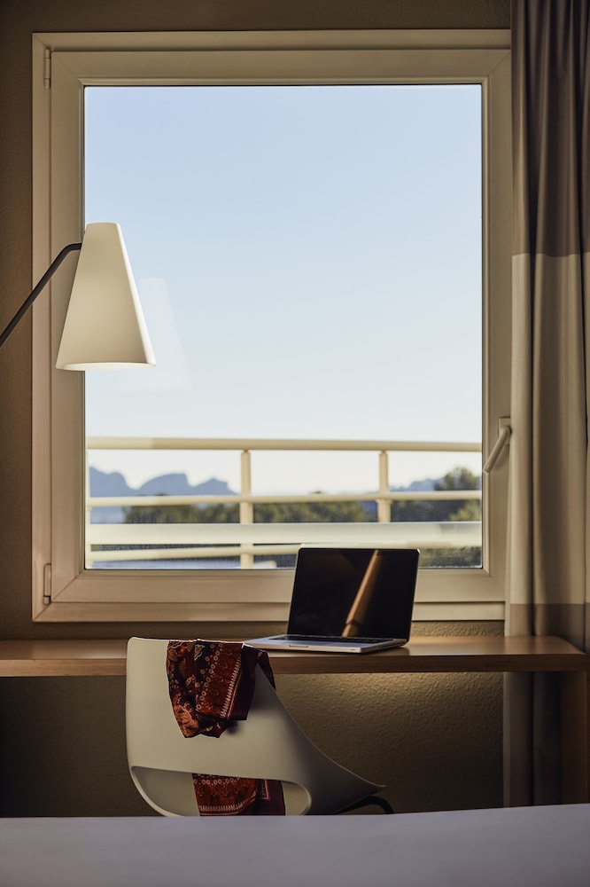 Ibis La Ciotat 32/74