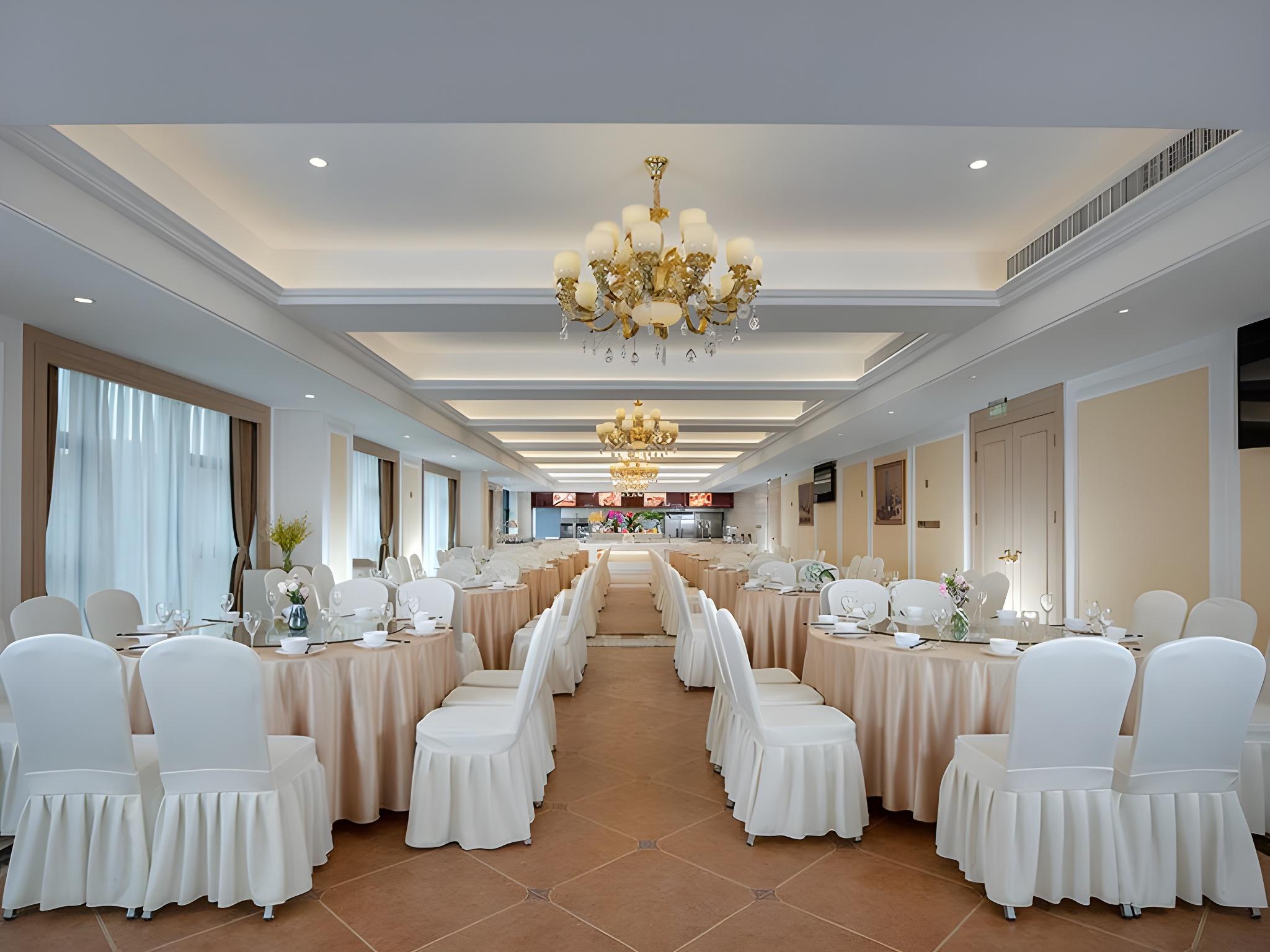 Vienna International Hotel (Chengdu Convention and Exhibition Center, Qilong Metro Station) 18/26