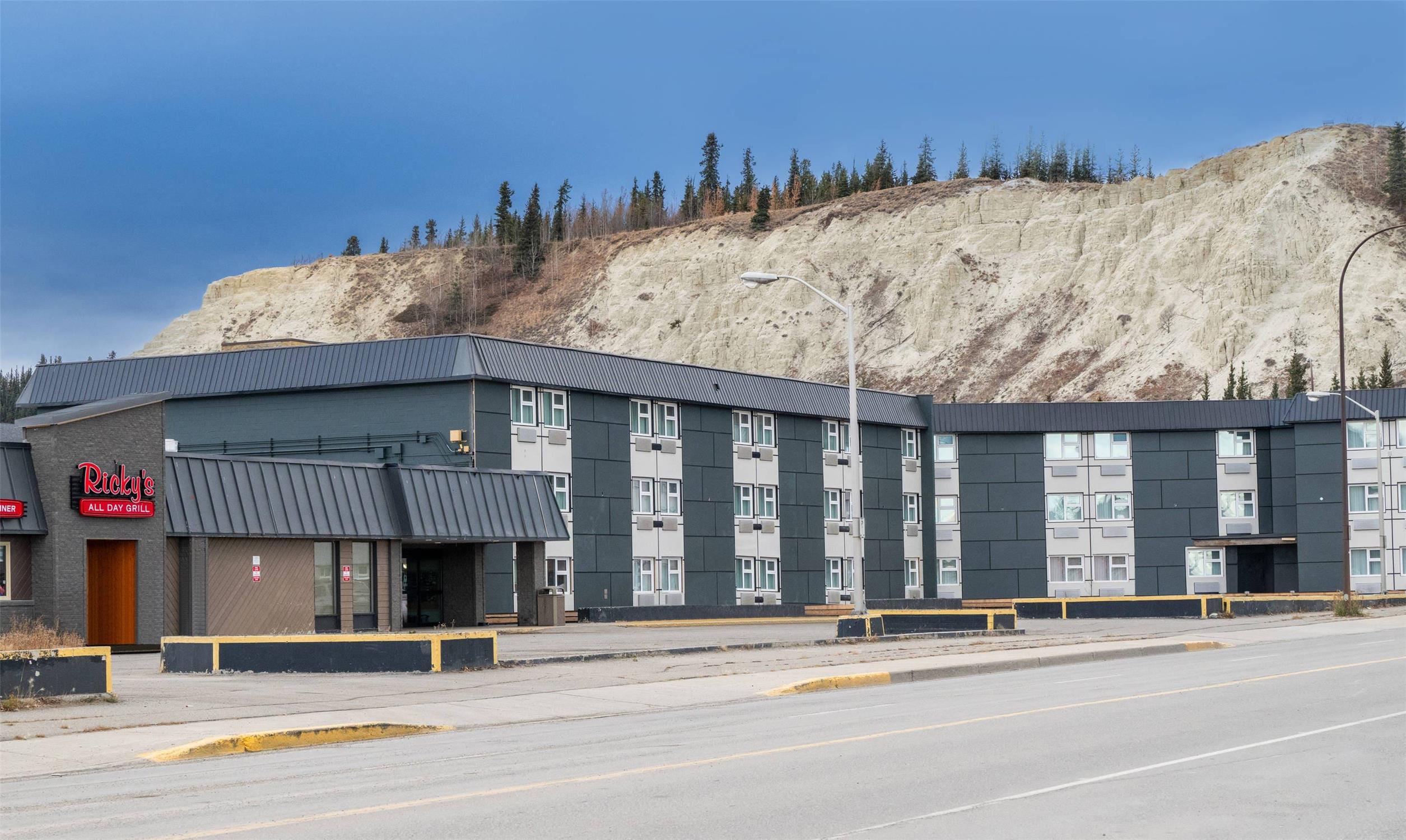 Quality Inn and Suites Whitehorse 2/4