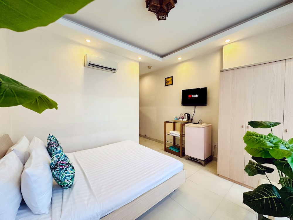 Calmette Hotel 35/50