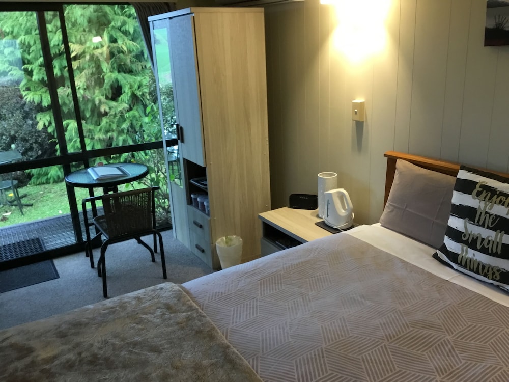 WAITOMO CAVES GUEST LODGE 9/73