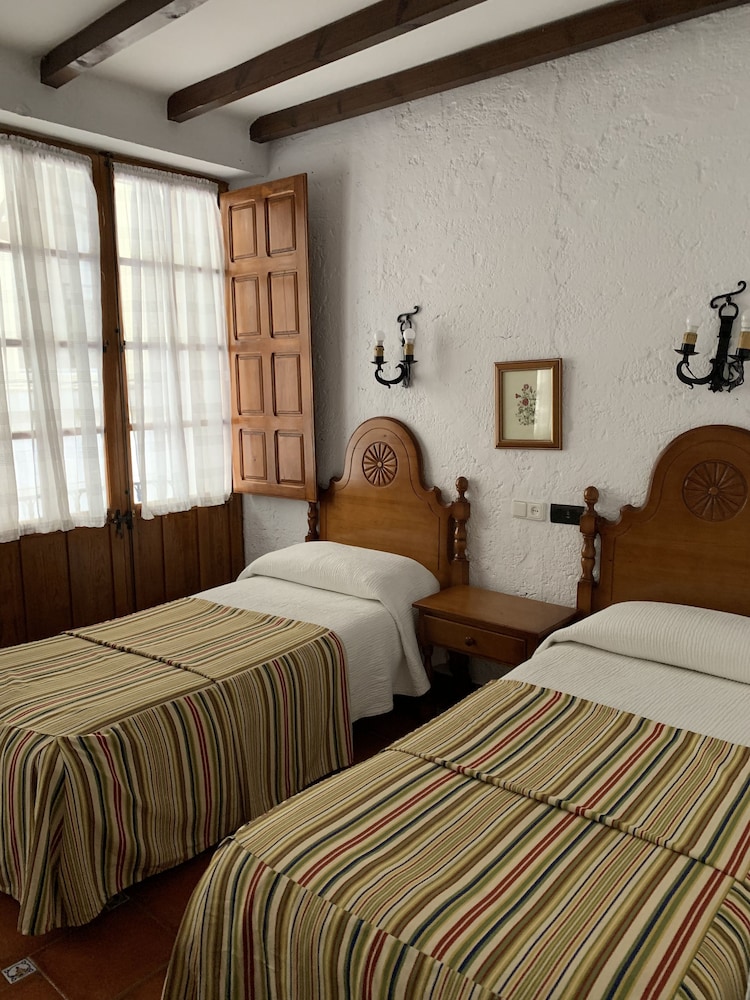 ROOM, DOUBLE BED