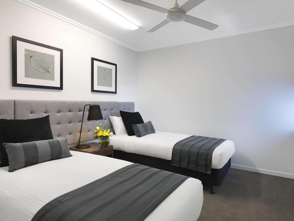 Oaks Mackay Carlyle Suites 11/55