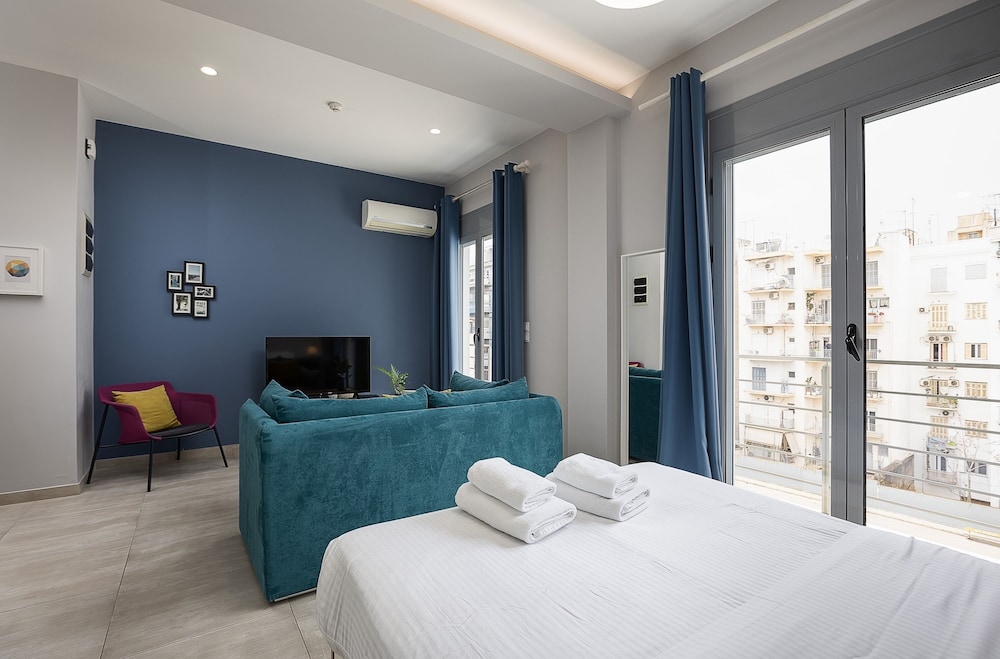 The Omnia Collection Pagrati 27/60