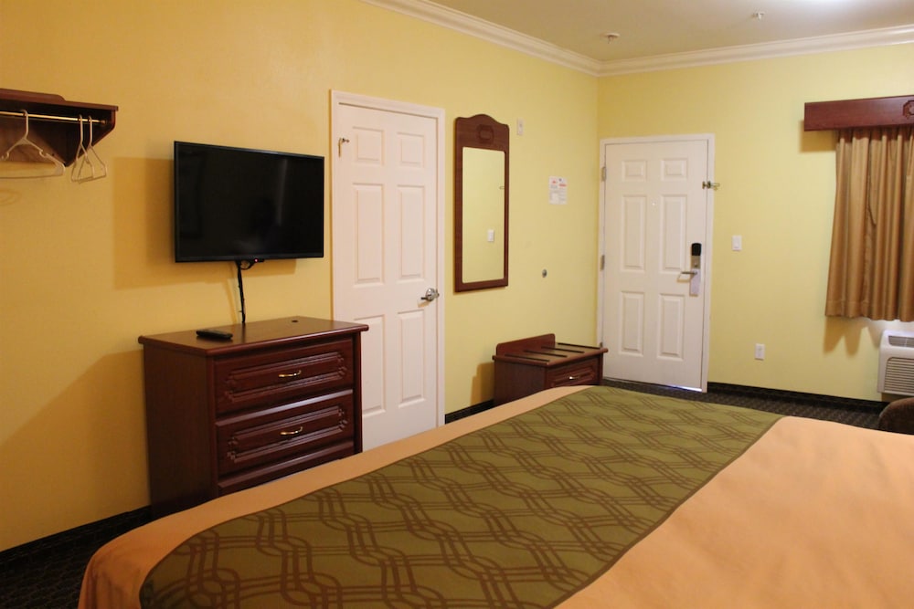 Motel6 South Gate, CA 44/56
