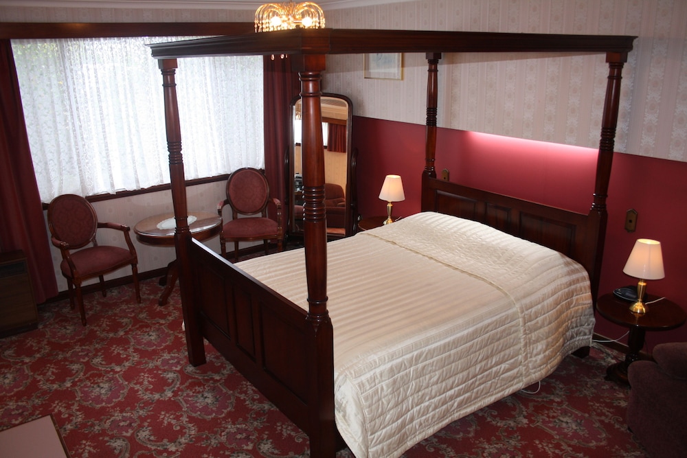 Spa, Suite, Queen Bed