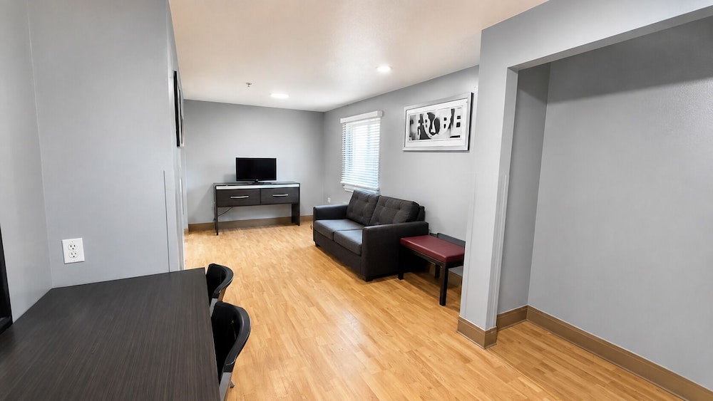 Welcome Suites Hazelwood Extended Stay Hotel 38/59