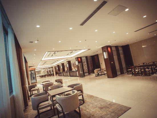 Ramada Encore by Wyndham Linqu Downtown 24/37
