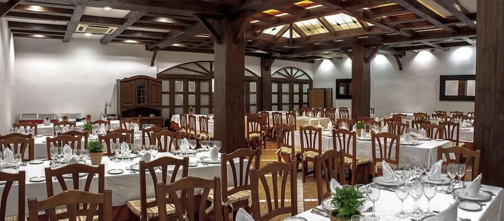 Hotel Asador Albenzaire 49/62