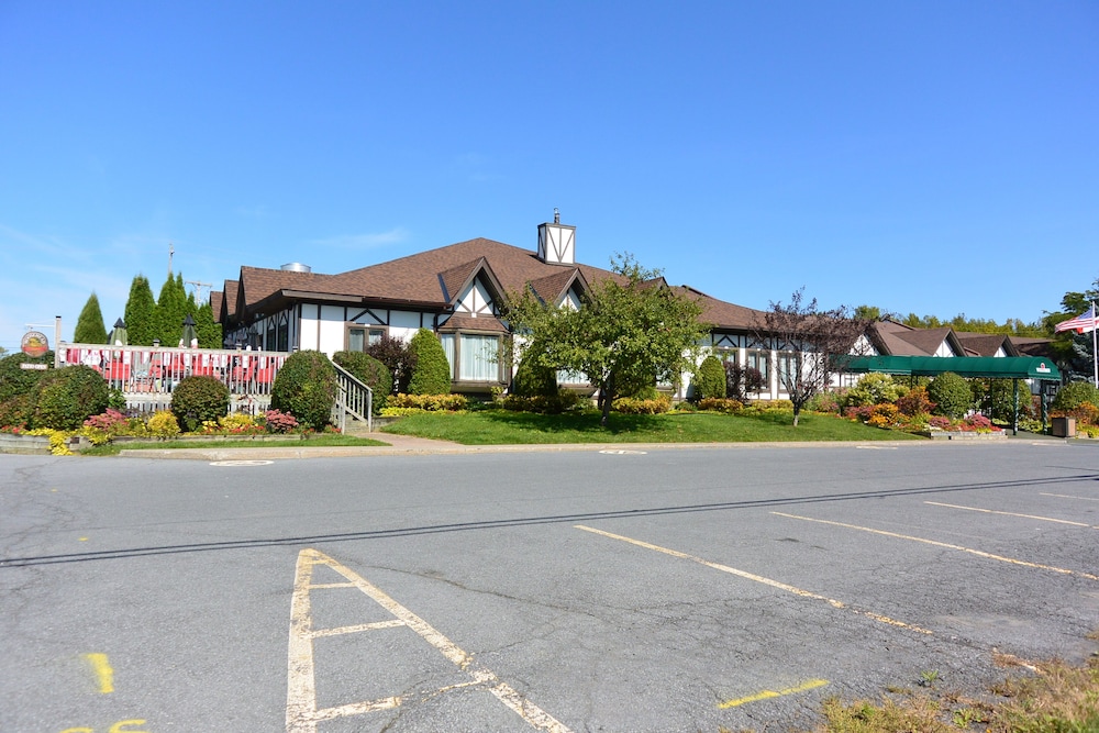 Mcintosh Country Inn & Conference Centre 62/69
