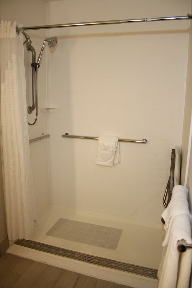 Holiday Inn Express Hotel And Suites Douglas 56/60