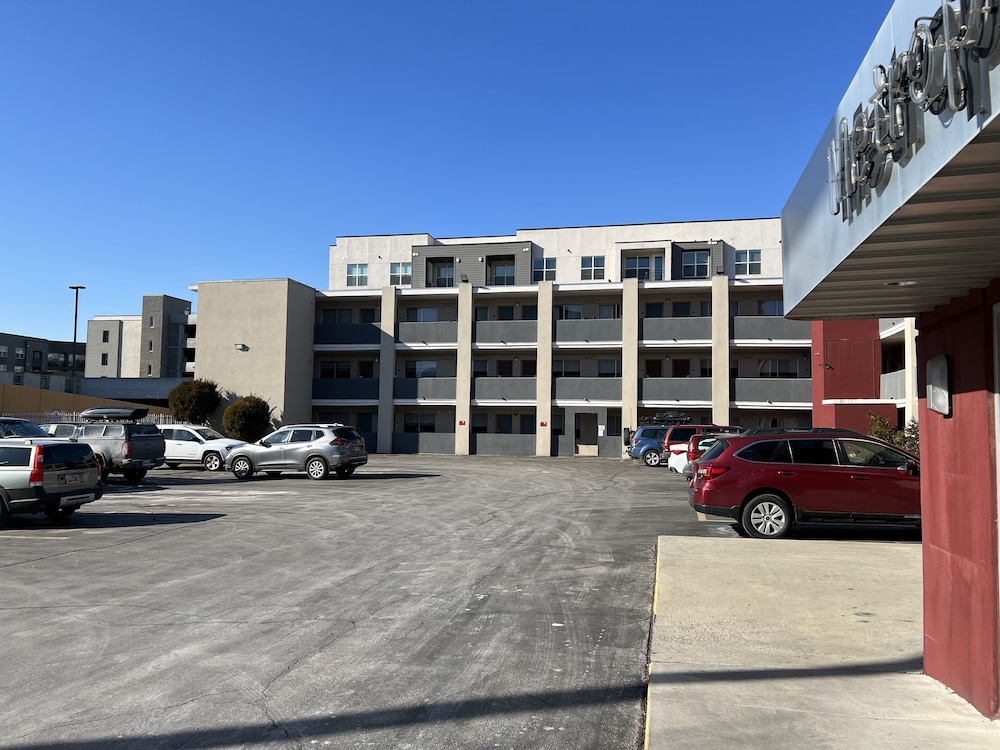 Metropolitan Inn 54/66