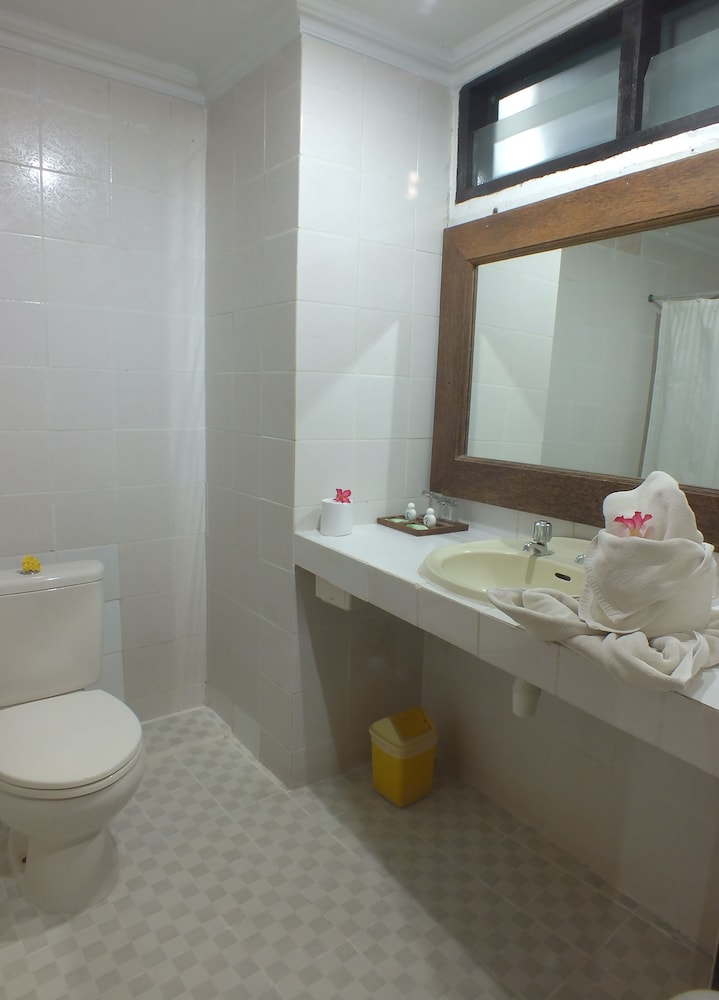 Palm Beach Hotel Bali 35/38
