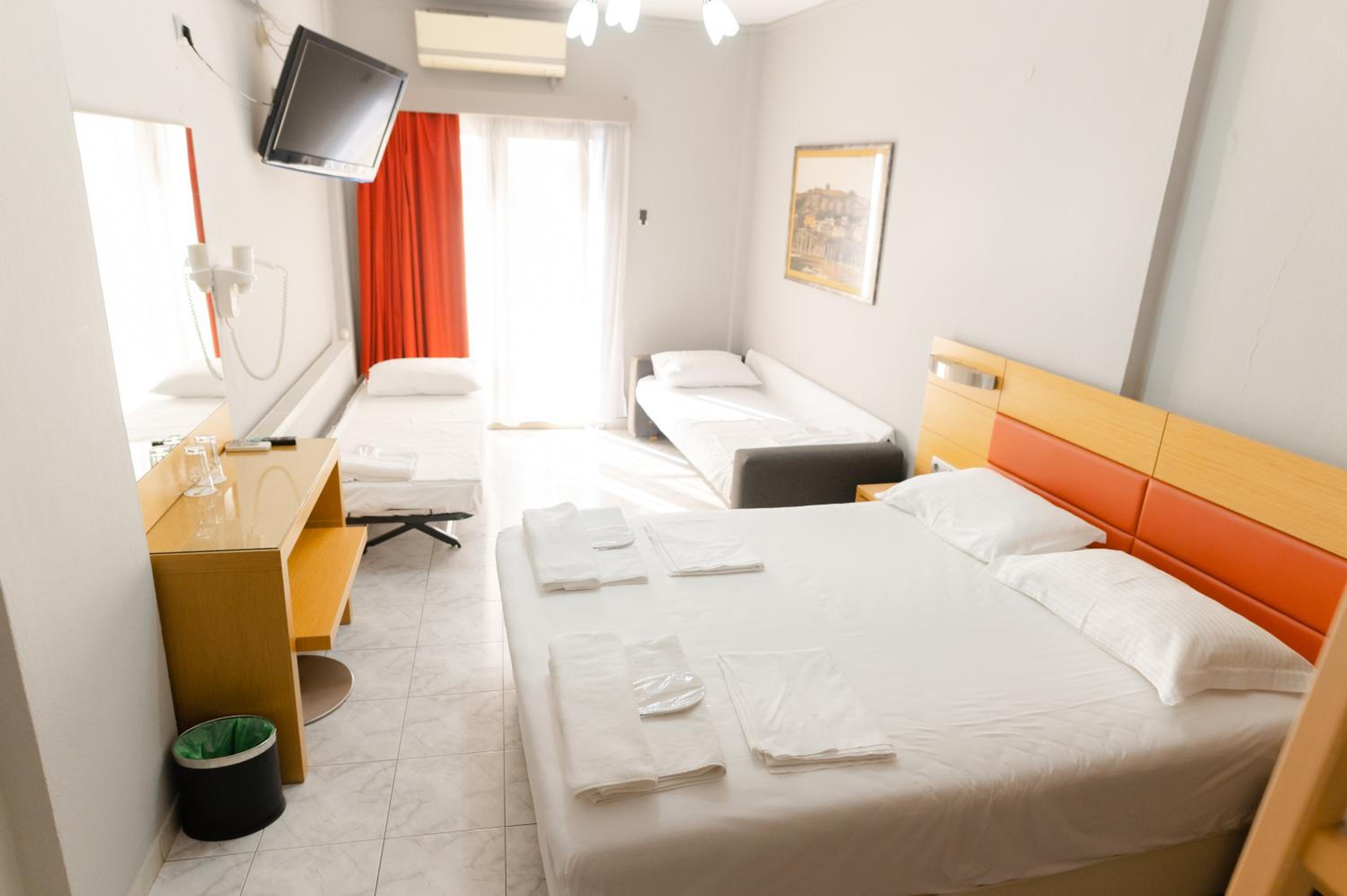 Room, Quadruple