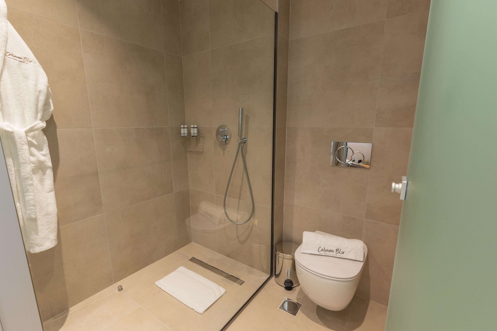 Cabana Blu Hotel and Suites 87/89