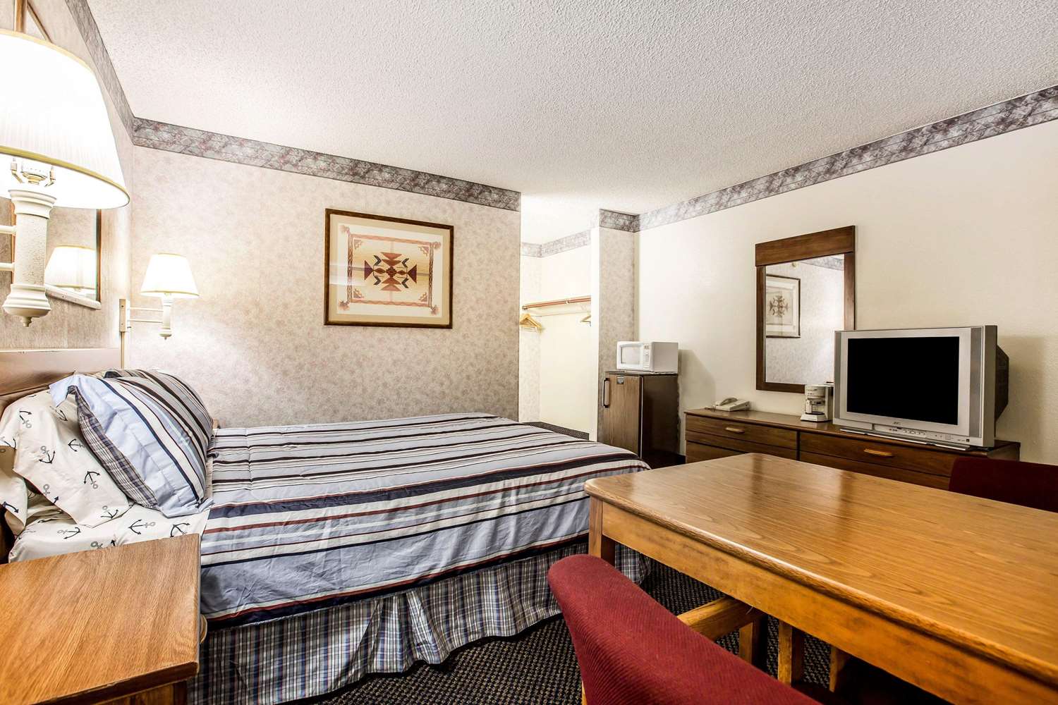 Days Inn by Wyndham Ridgecrest near China Lake Naval Station 8/14