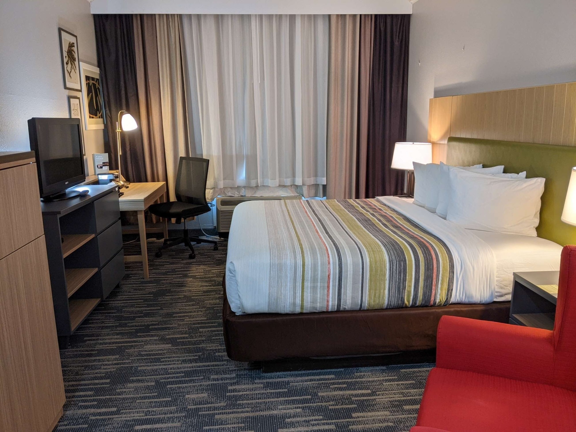 ROOM, KING BED, ACCESSIBLE